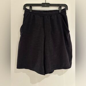 Lululemon Men’s Pace Breaker Shorts 9” size XS